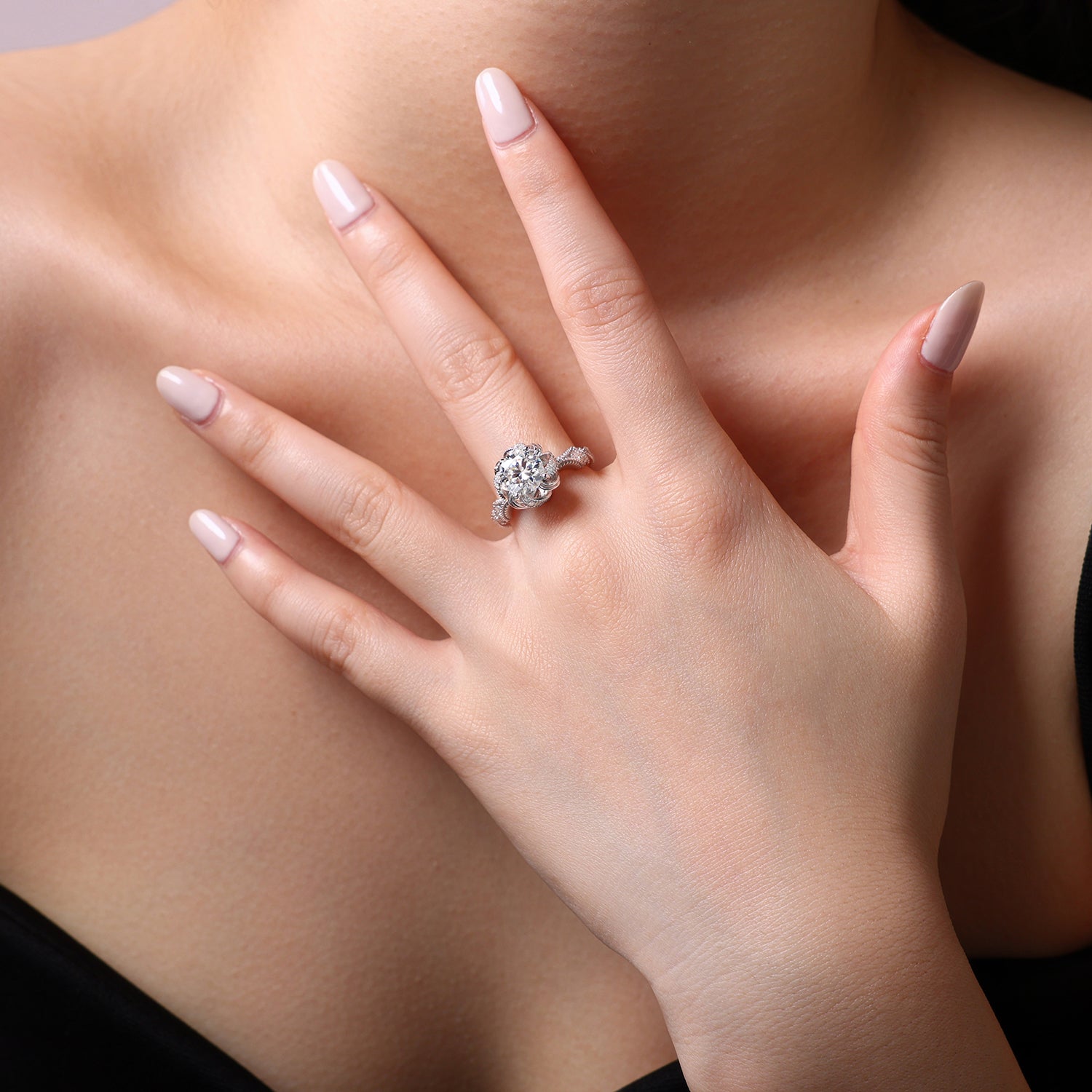 Moissanit Ring / Verlobungsring / Silberring mit 2 Karat VVS1 Reinheit und Farbgrad D im Brilliantschliff in rhodiniertem 925 Sterlingsilber.