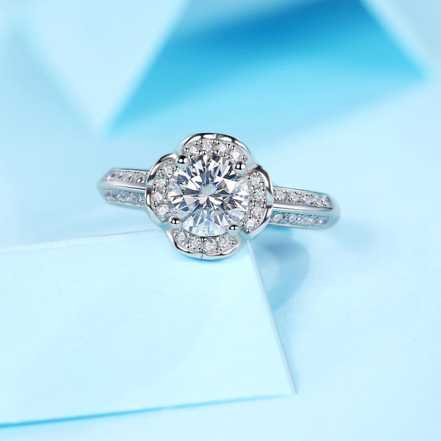 Moissanit Ring / Verlobungsring / Silberring mit 1.0 Karat VVS1 Reinheit und Farbgrad D im Brilliantschliff in rhodiniertem 925 Sterlingsilber.