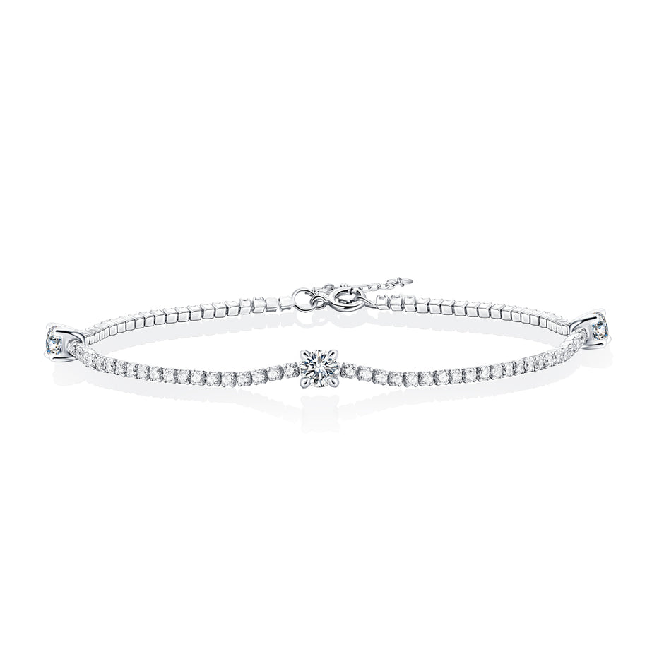 Moissanit Tennis Armband mit 0.9 Karat VVS1 Reinheit und D Farbgrad aus rhodiniertem 925 Silber (18 cm)