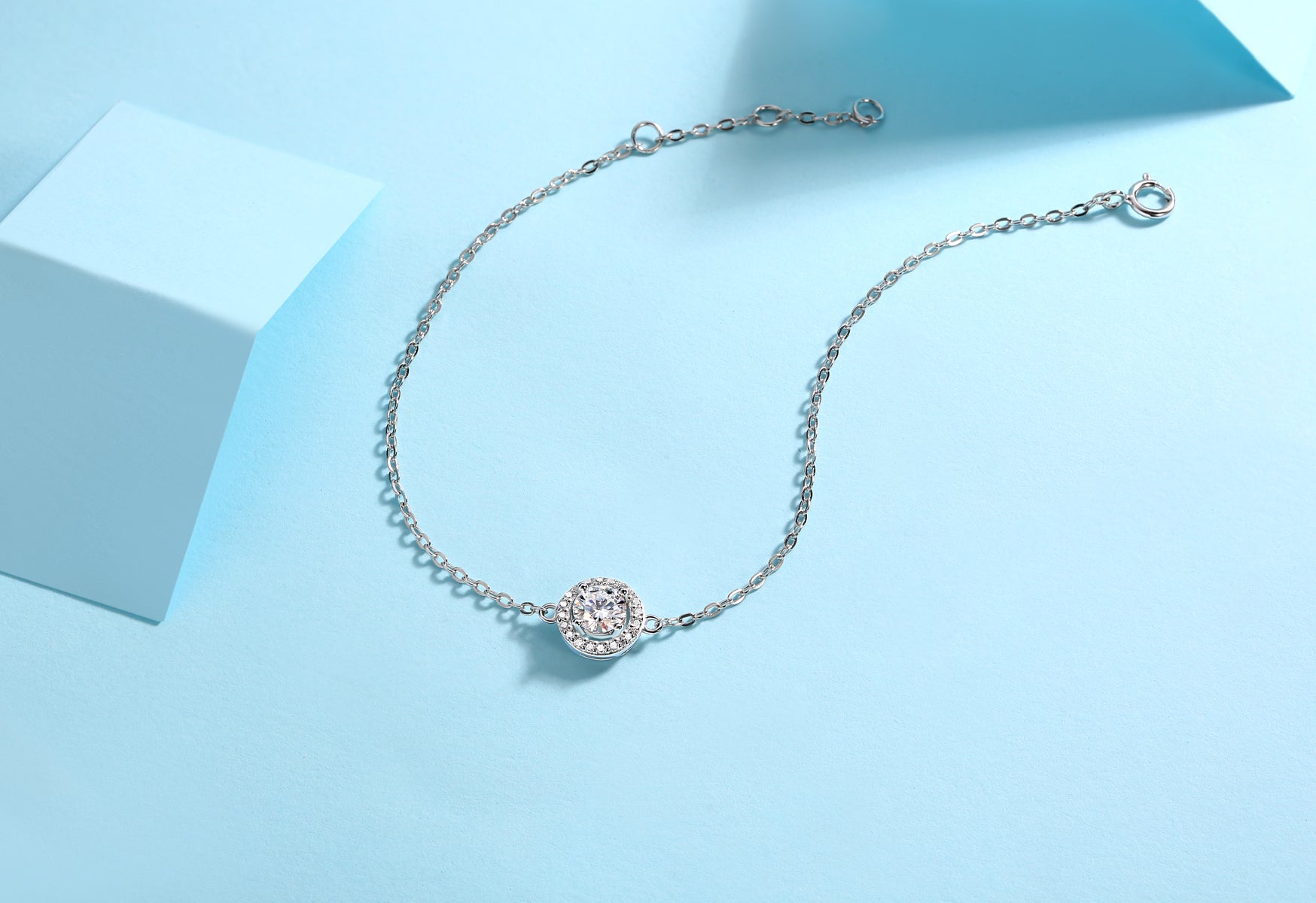 Moissanit Tennis Armband mit 0.68 Karat VVS1 Reinheit und D Farbgrad aus rhodiniertem 925 Silber (18 cm)