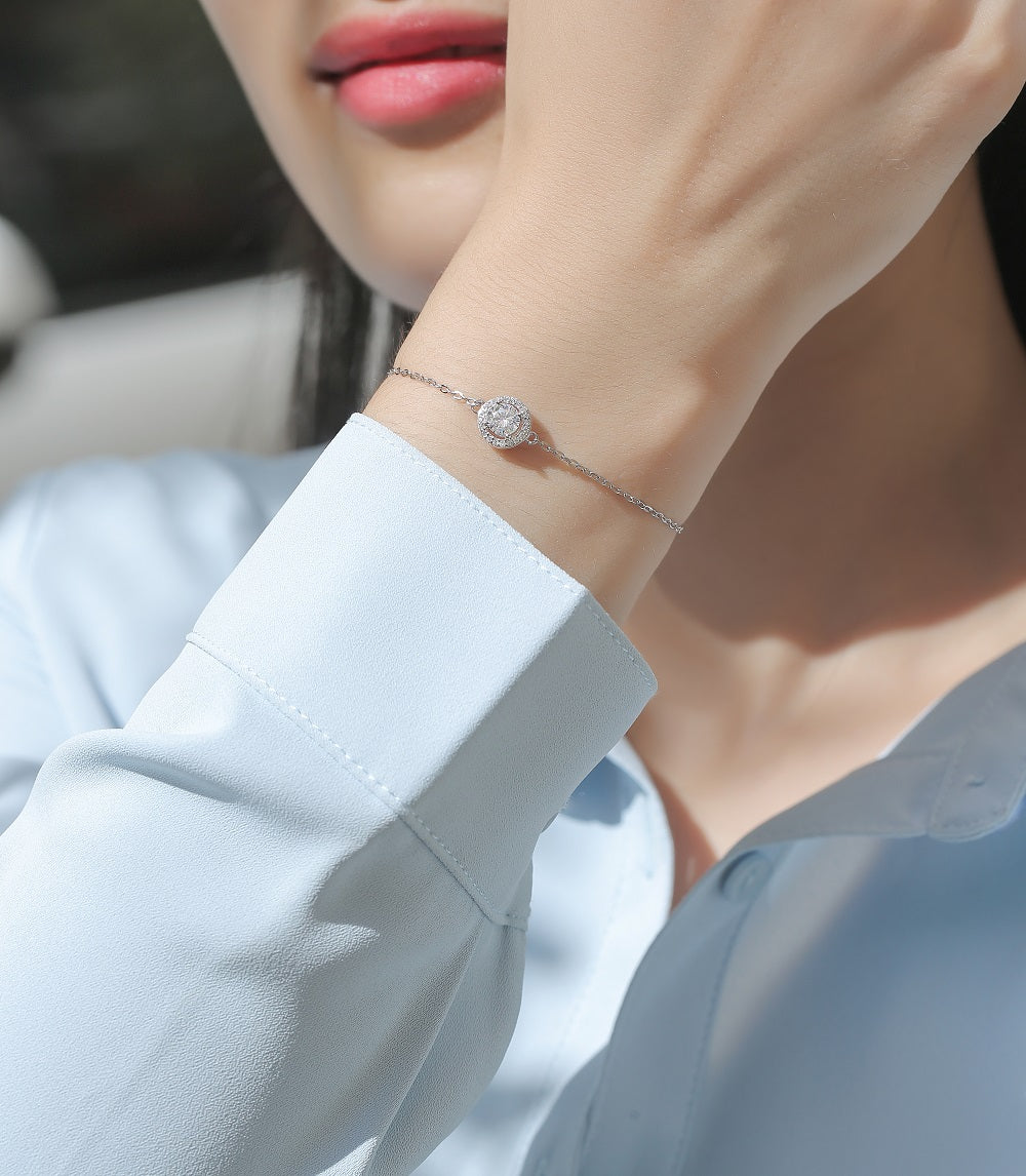 Moissanit Tennis Armband mit 0.68 Karat VVS1 Reinheit und D Farbgrad aus rhodiniertem 925 Silber (18 cm)