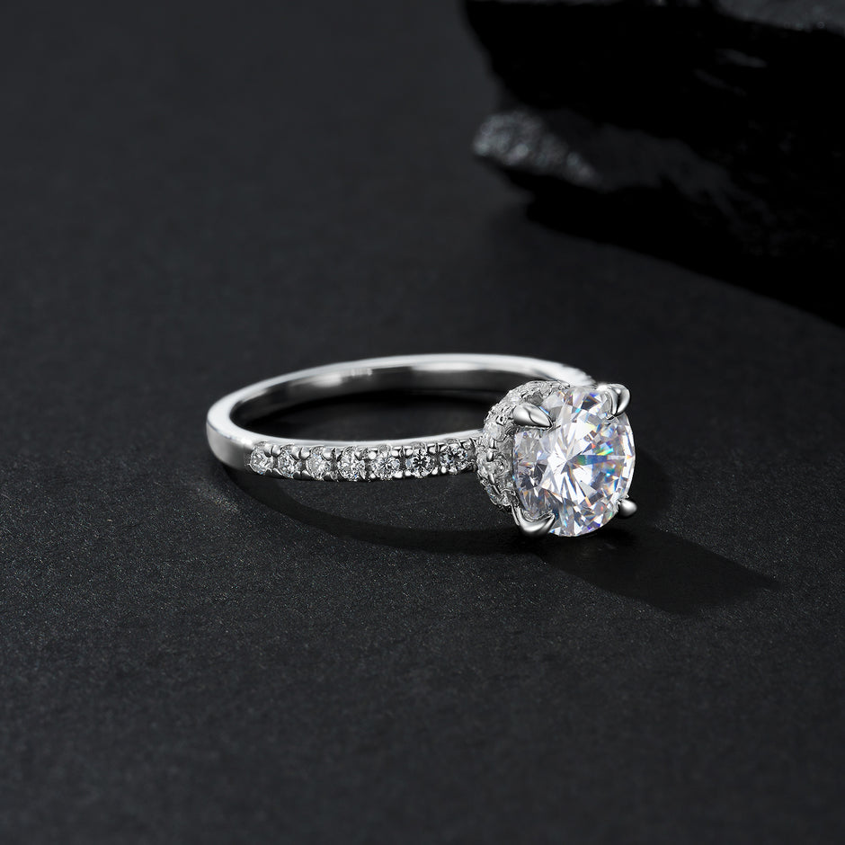 Moissanit Ring / Verlobungsring / Silberring mit 2.39 Karat VVS1 Reinheit und Farbgrad D im Brilliantschliff in rhodiniertem 925 Sterlingsilber.