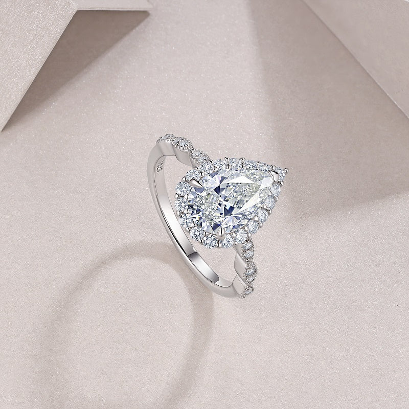 Moissanit Ring / Verlobungsring / Silberring mit 3 Karat VVS1 Reinheit und Farbgrad D im Tropfen-Schliff in rhodiniertem 925 Sterlingsilber.