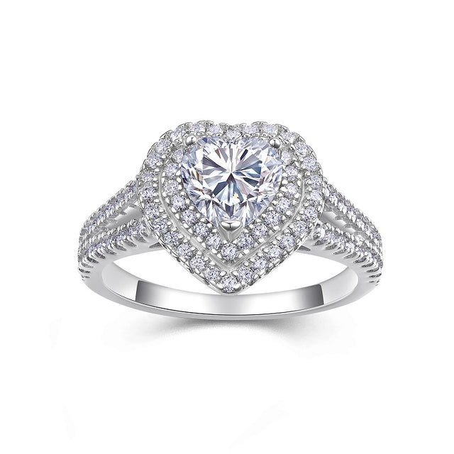 Moissanit Ring / Verlobungsring mit 1.51 Karat VVS1 Reinheit und Farbgrad D im Herzschliff in rhodiniertem 925 Sterlingsilber.