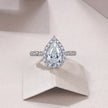 Moissanit Ring / Verlobungsring / Silberring mit 3 Karat VVS1 Reinheit und Farbgrad D im Tropfen-Schliff in rhodiniertem 925 Sterlingsilber.