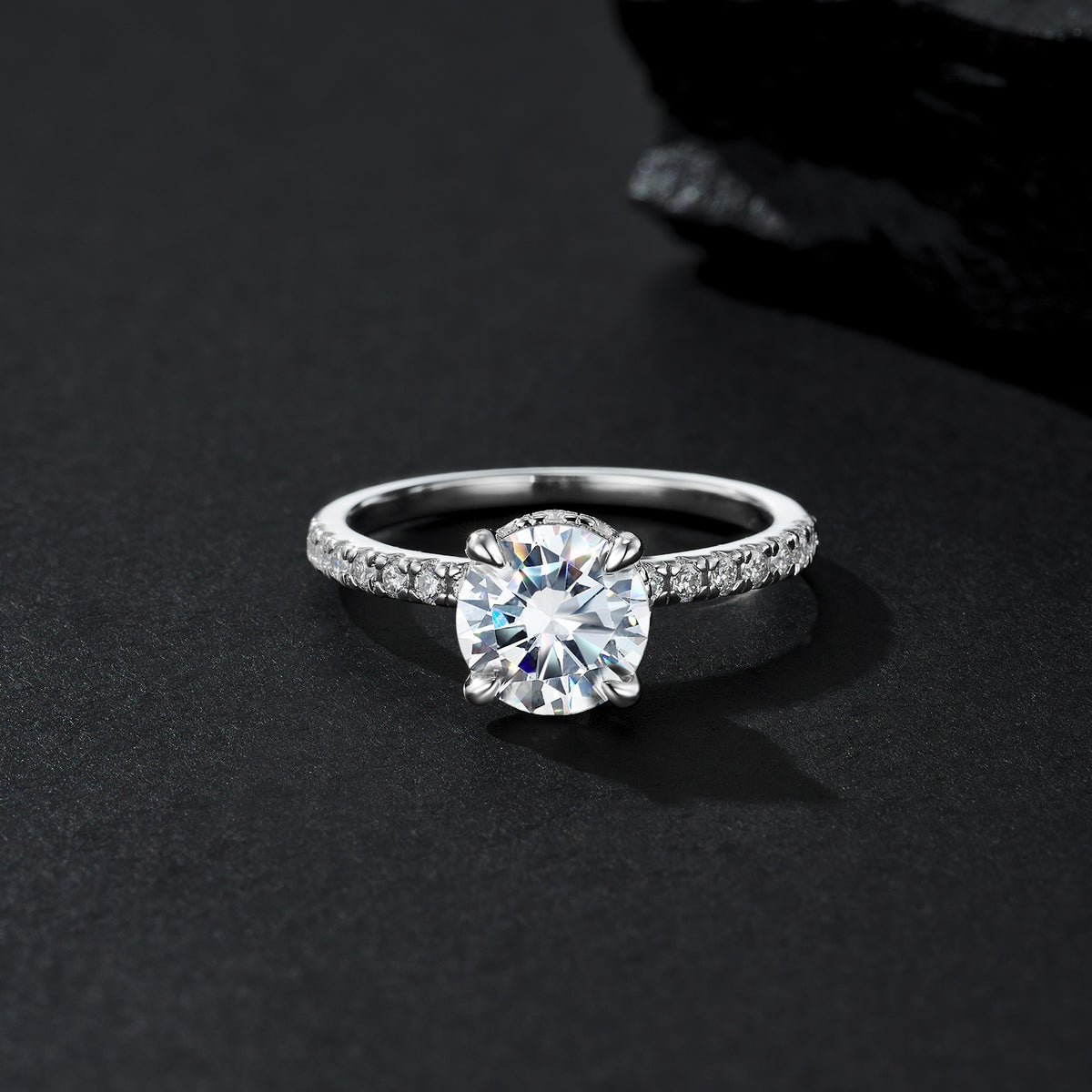 Moissanit Ring / Verlobungsring / Silberring mit 2.39 Karat VVS1 Reinheit und Farbgrad D im Brilliantschliff in rhodiniertem 925 Sterlingsilber.