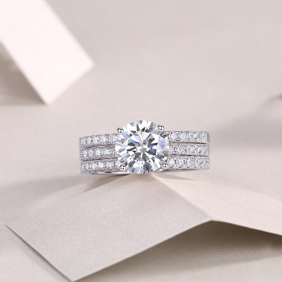 Moissanit Ring / Verlobungsring / Silberring mit 3.29 Karat VVS1 Reinheit und Farbgrad D im Brilliantschliff in rhodiniertem 925 Sterlingsilber.