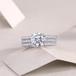 Moissanit Ring / Verlobungsring / Silberring mit 3.29 Karat VVS1 Reinheit und Farbgrad D im Brilliantschliff in rhodiniertem 925 Sterlingsilber.