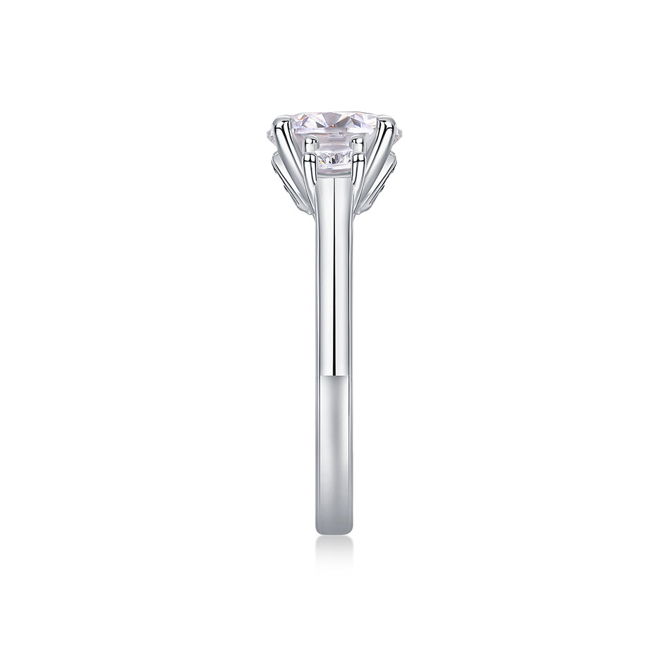 Moissanit Ring / Verlobungsring / Silberring mit 2.45 Karat VVS1 Reinheit und Farbgrad D im Brilliantschliff in rhodiniertem 925 Sterlingsilber.