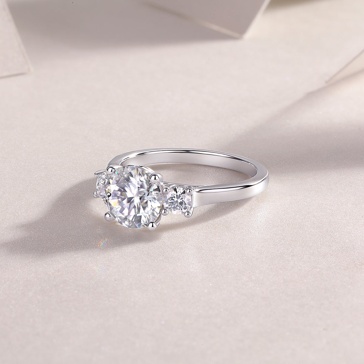 Moissanit Ring / Verlobungsring / Silberring mit 2.45 Karat VVS1 Reinheit und Farbgrad D im Brilliantschliff in rhodiniertem 925 Sterlingsilber.