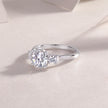 Moissanit Ring / Verlobungsring / Silberring mit 2.45 Karat VVS1 Reinheit und Farbgrad D im Brilliantschliff in rhodiniertem 925 Sterlingsilber.