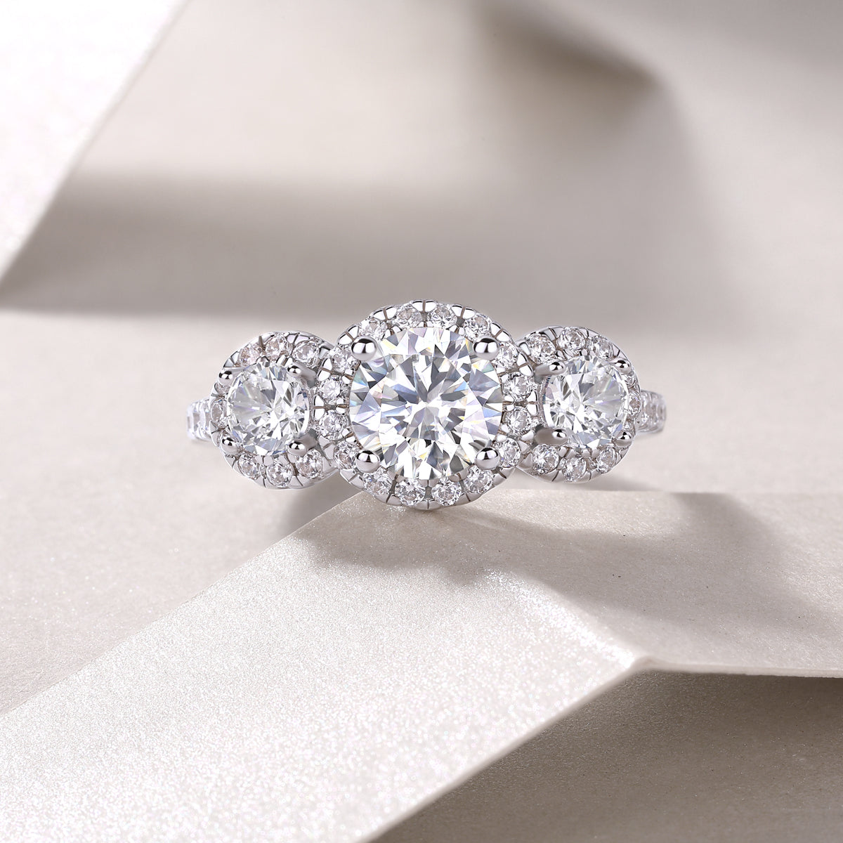 Moissanit Ring / Verlobungsring / Silberring mit 1.2 Karat VVS1 Reinheit und Farbgrad D im Brilliantschliff in rhodiniertem 925 Sterlingsilber.