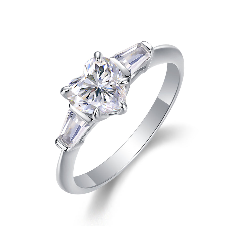 Moissanit Ring / Verlobungsring / Silberring mit 1 Karat VVS1 Reinheit und Farbgrad D im Herz-Schliff in rhodiniertem 925 Sterlingsilber.