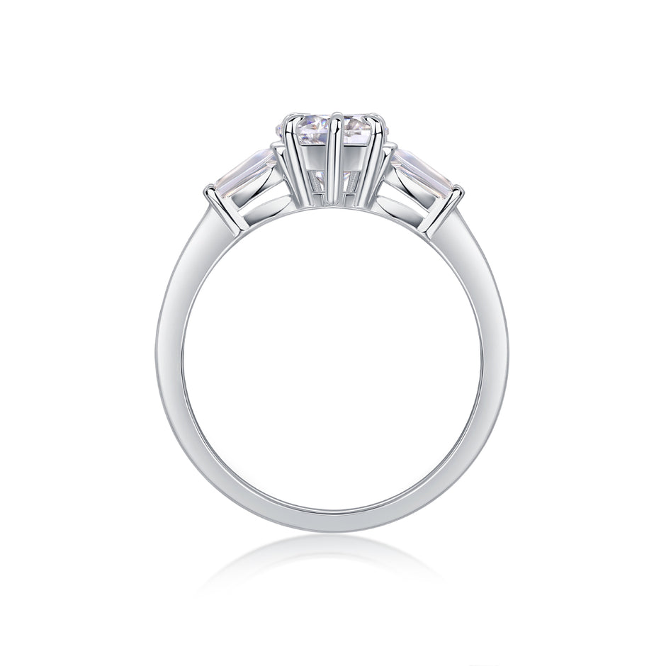 Moissanit Ring / Verlobungsring / Silberring mit 1 Karat VVS1 Reinheit und Farbgrad D im Herz-Schliff in rhodiniertem 925 Sterlingsilber.
