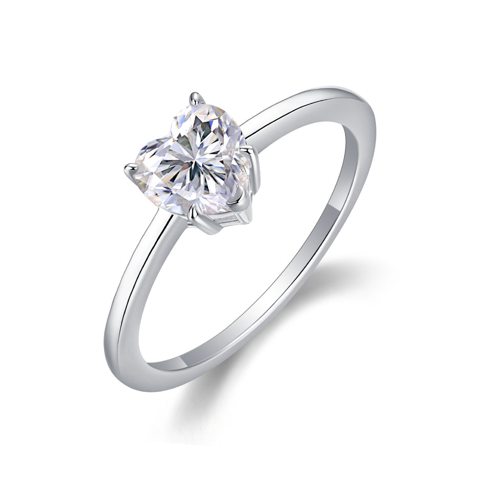 Moissanit Ring / Verlobungsring / Silberring mit 1 Karat VVS1 Reinheit und Farbgrad D im Herz-Schliff in rhodiniertem 925 Sterlingsilber.