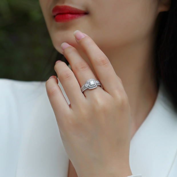 Moissanit Ring / Verlobungsring / Silberring mit 1.58 Karat VVS1 Reinheit und Farbgrad D im Brilliantschliff in rhodiniertem 925 Sterlingsilber.