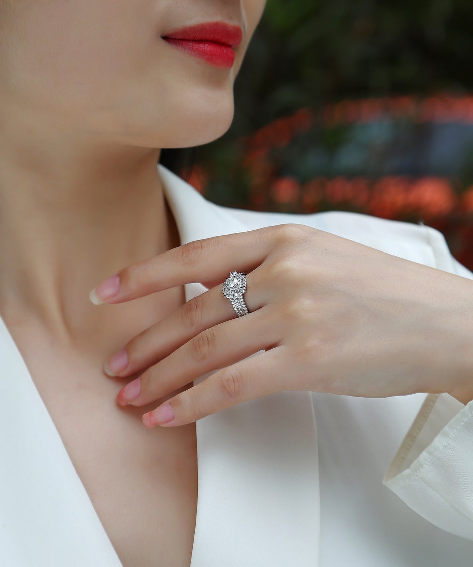Moissanit Ring / Verlobungsring / Silberring mit 1.58 Karat VVS1 Reinheit und Farbgrad D im Brilliantschliff in rhodiniertem 925 Sterlingsilber.