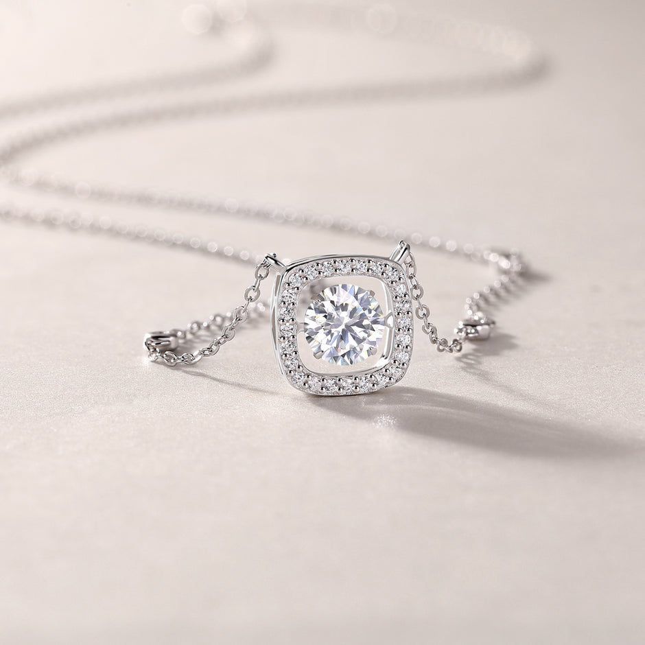 Moissanit Halskette 1.58 Karat in VVS1  Reinheit und Farbgrad D - rhodinierte Anhänger mit eleganter  Kette aus 925er Silber