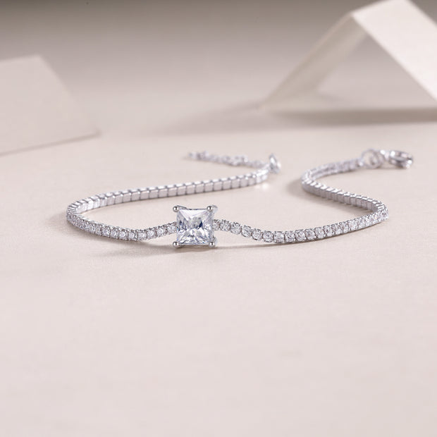Moissanit Tennis Armband mit 0.9 Karat VVS1 Reinheit und D Farbgrad aus rhodiniertem 925 Silber (18 cm)