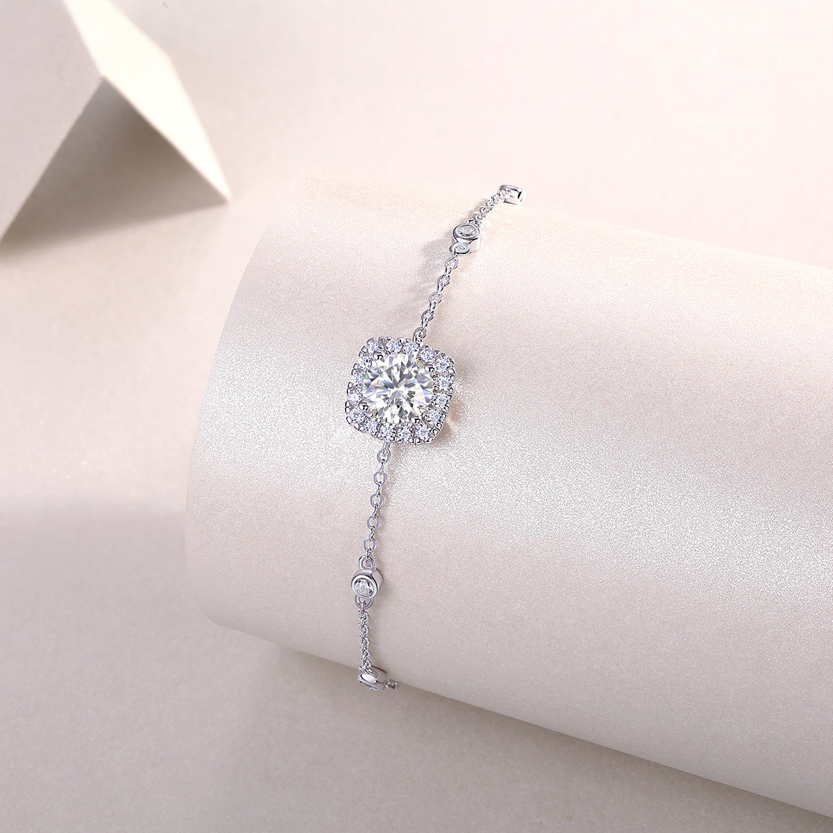 Moissanit Tennis Armband mit 1.7 Karat VVS1 Reinheit und D Farbgrad aus rhodiniertem 925 Silber (18 cm)