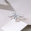 Moissanit Ring / Verlobungsring / Silberring mit 2 Karat VVS1 Reinheit und Farbgrad D im Brilliantschliff in rhodiniertem 925 Sterlingsilber.