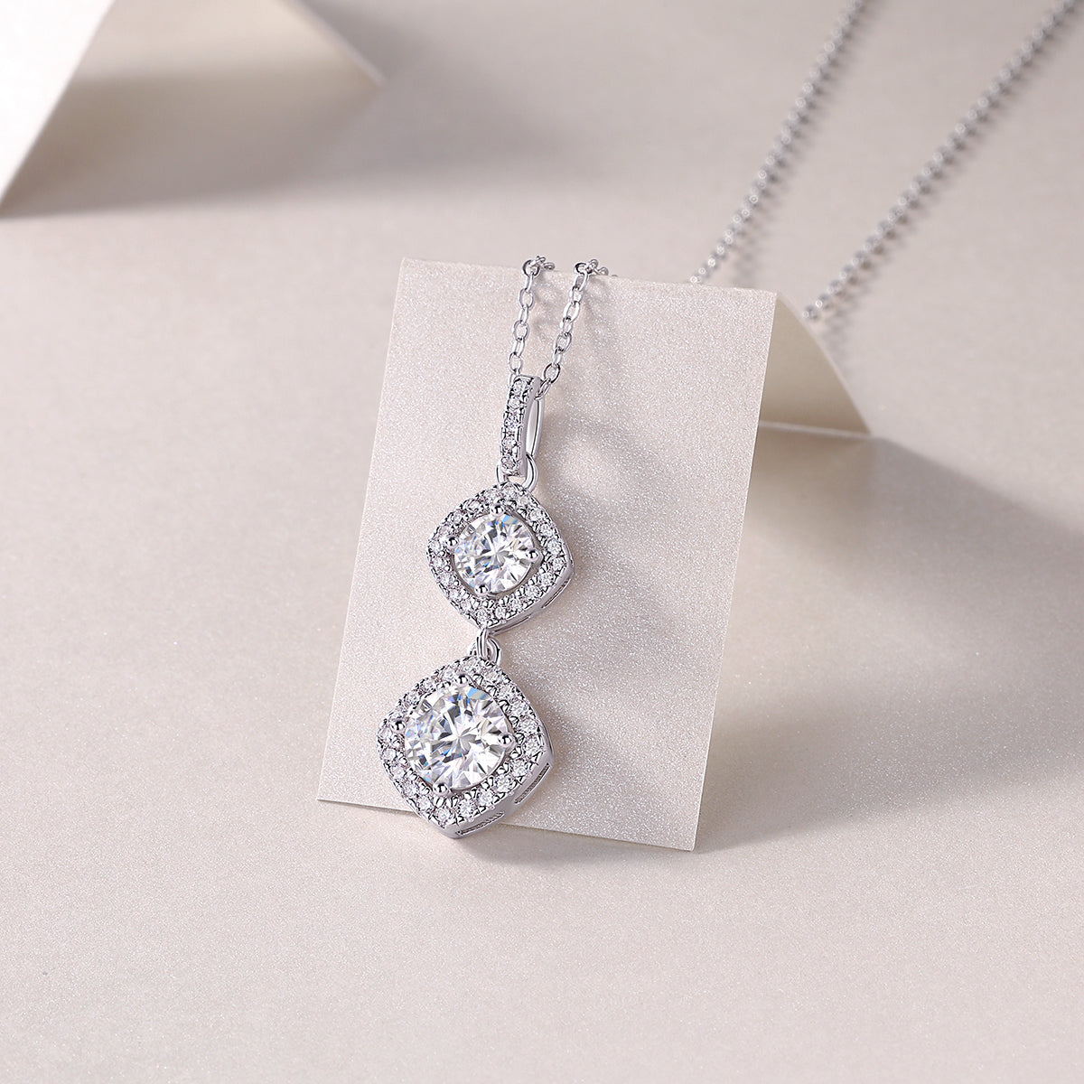 Moissanit Halskette 2 Karat in VVS1 Reinheit und Farbgrad D - rhodinierter Anhänger mit eleganter  Kette aus 925er Silber