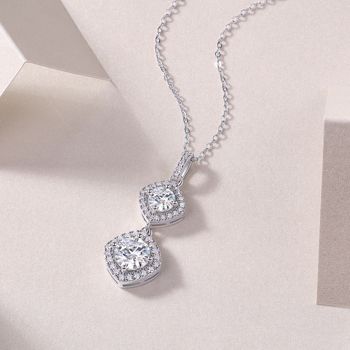 Moissanit Halskette 2 Karat in VVS1 Reinheit und Farbgrad D - rhodinierter Anhänger mit eleganter  Kette aus 925er Silber