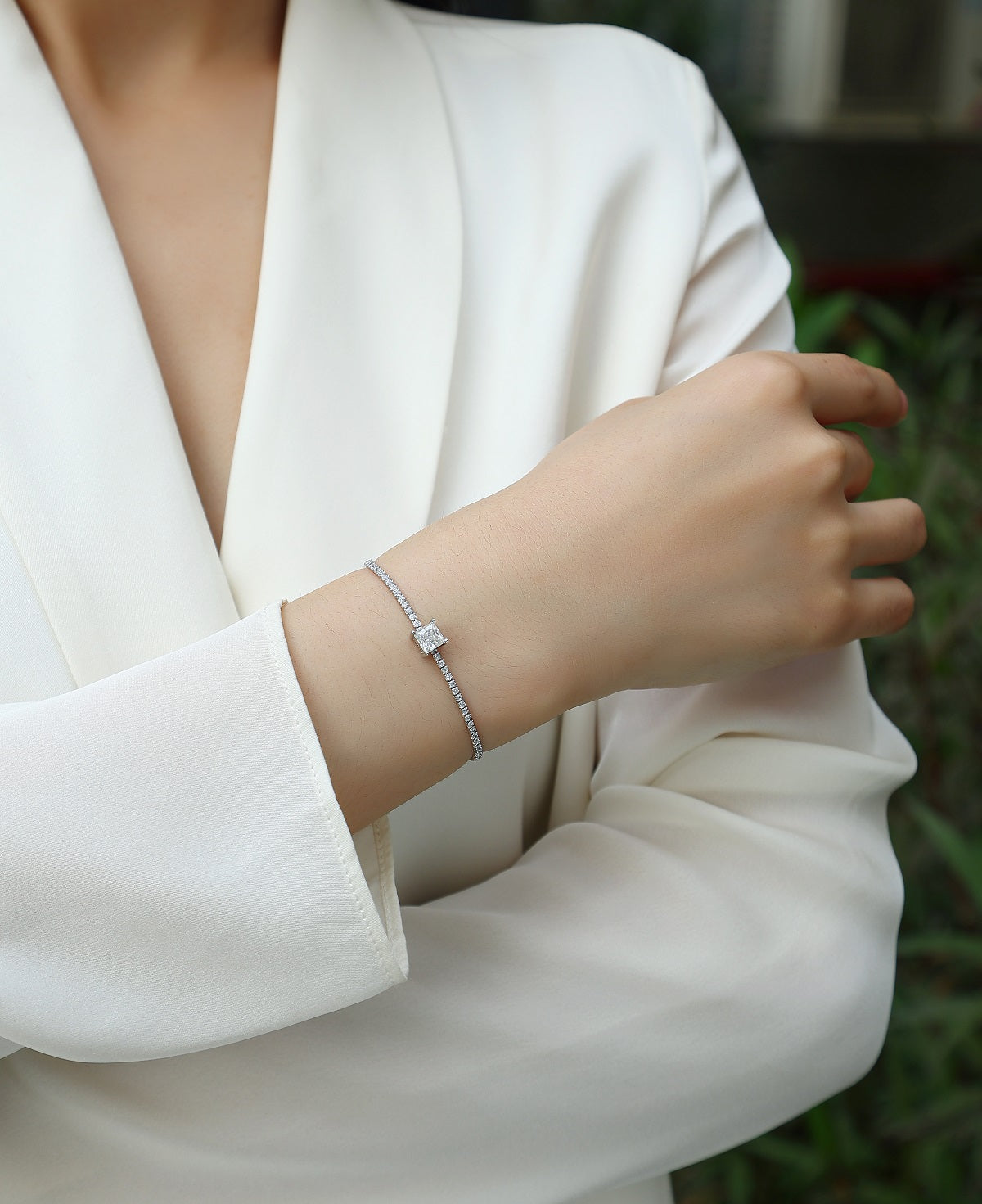 Moissanit Tennis Armband mit 0.9 Karat VVS1 Reinheit und D Farbgrad aus rhodiniertem 925 Silber (18 cm)