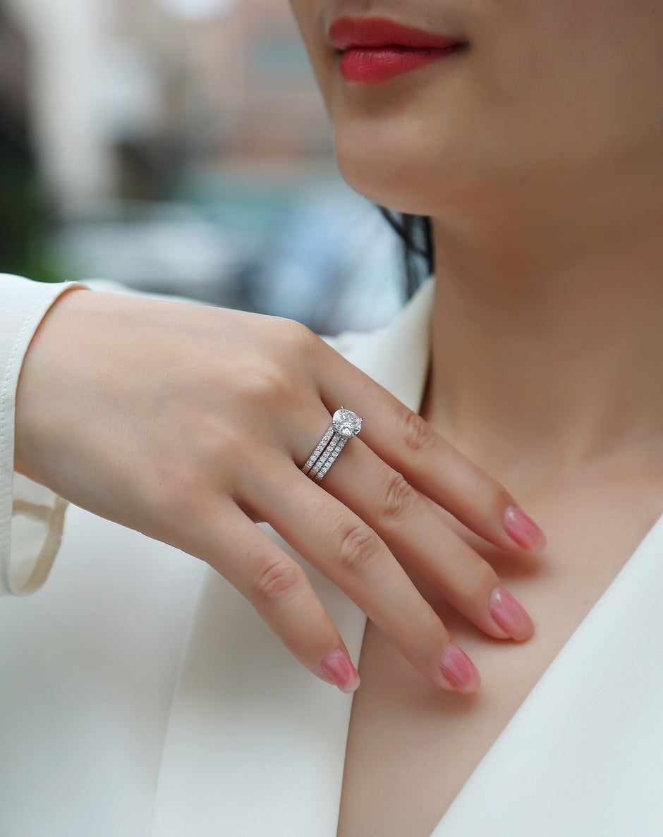 Moissanit Ring / Verlobungsring / Silberring mit 3.29 Karat VVS1 Reinheit und Farbgrad D im Brilliantschliff in rhodiniertem 925 Sterlingsilber.
