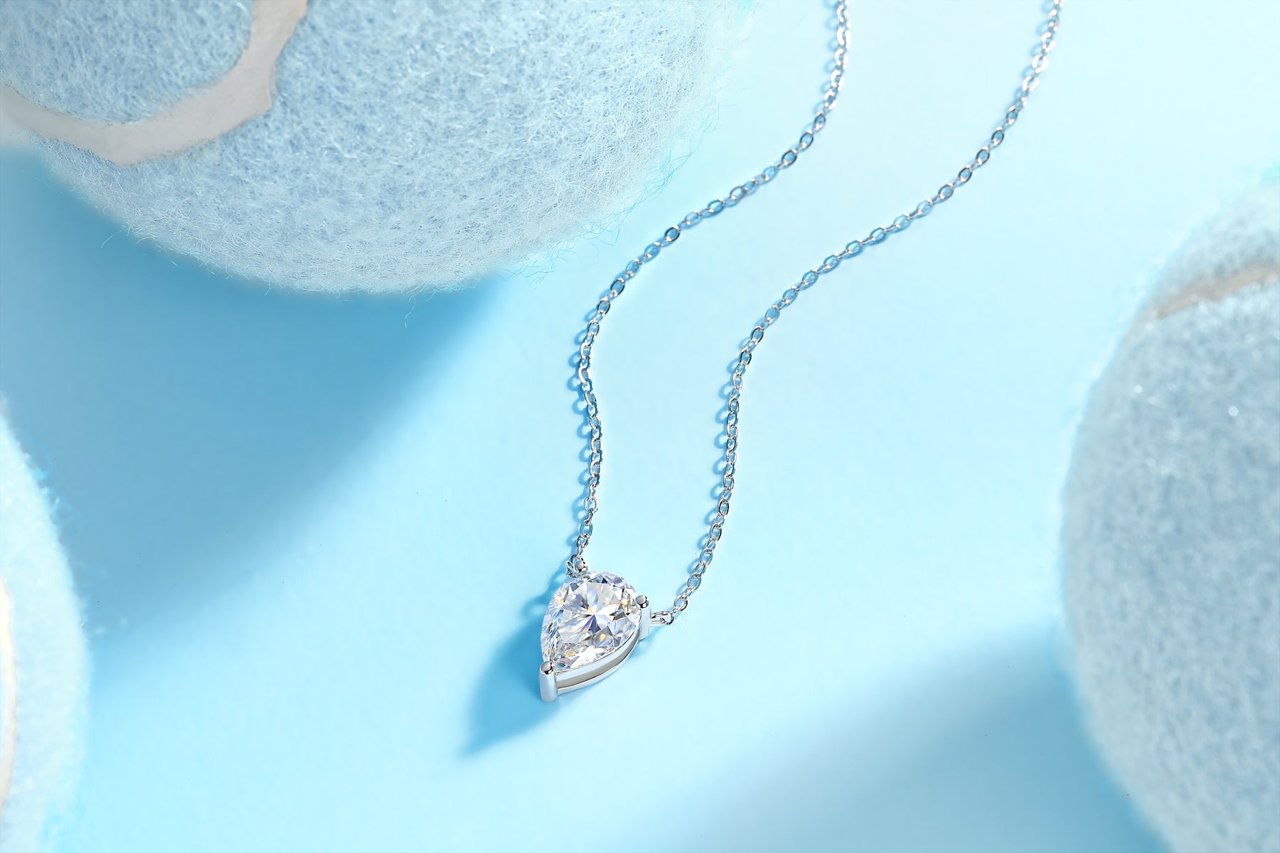 Moissanit Halskette 2 Karat in VVS-Reinheit und Farbgrad D in Tropfen Schliff - rhodinierte  Anhänger mit eleganter  Kette aus 925er Silber