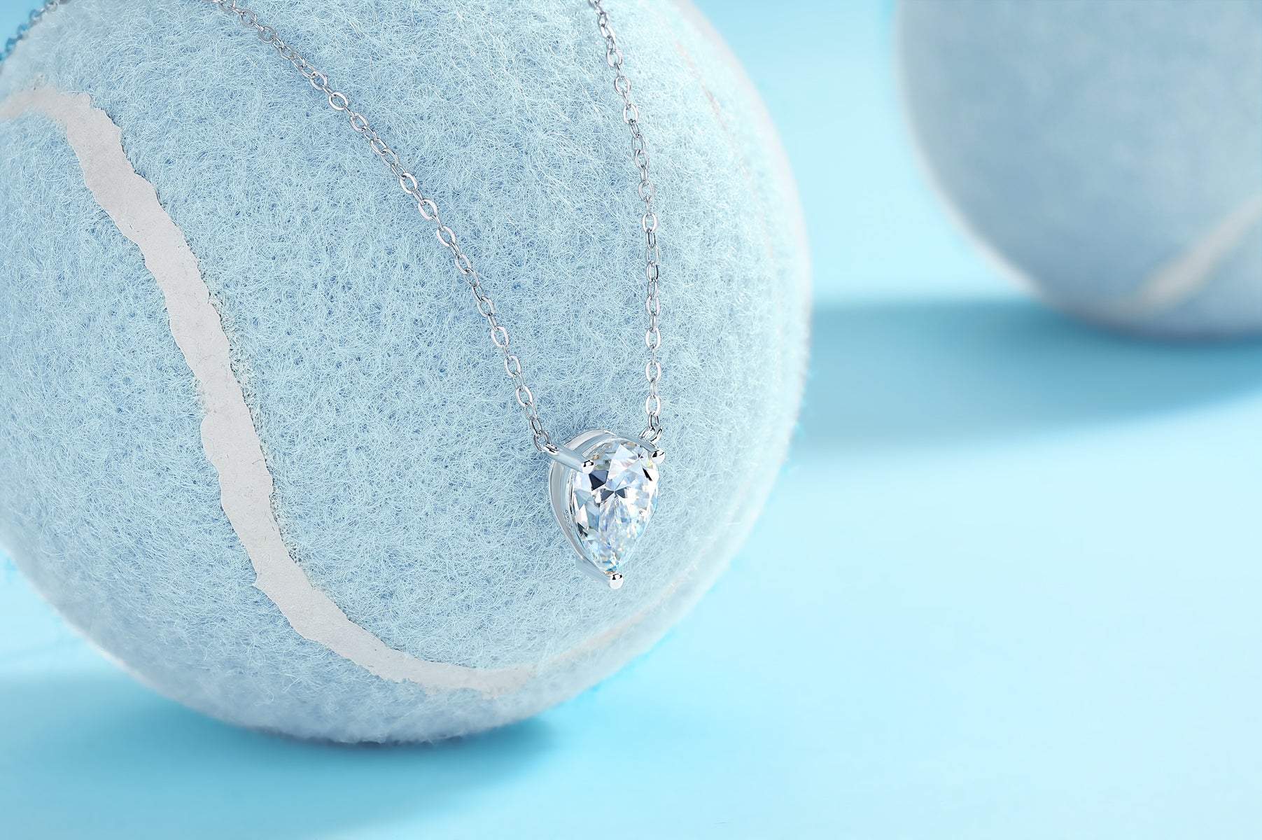 Moissanit Halskette 2 Karat in VVS-Reinheit und Farbgrad D in Tropfen Schliff - rhodinierte  Anhänger mit eleganter  Kette aus 925er Silber