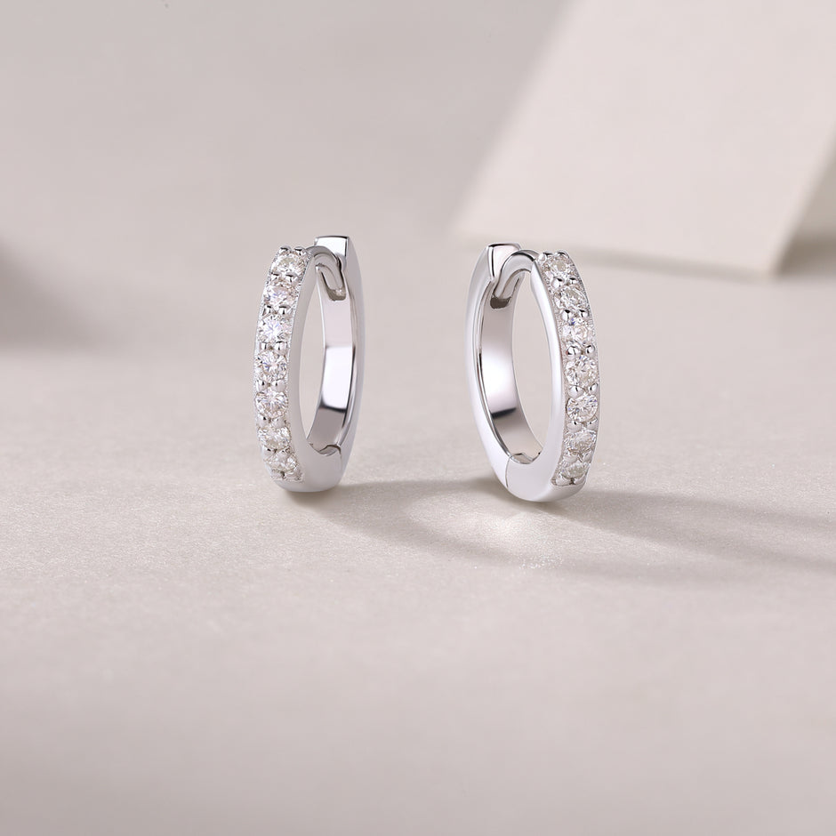 Elegante Moissanit Creolen mit 0.21 Karat in höchster VVS1-Reinheit und edlem D-Farbgrad aus rhodiniertem 925 Silber