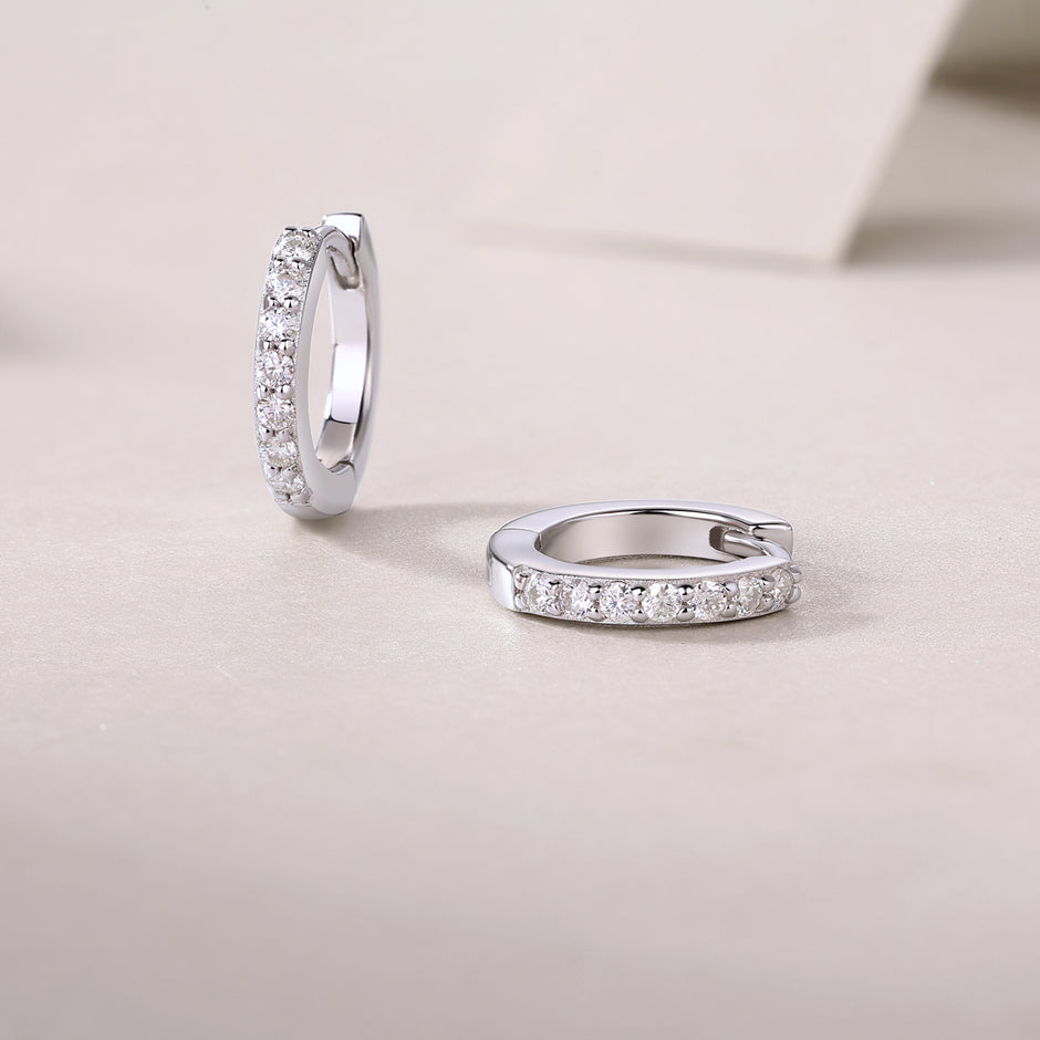 Elegante Moissanit Creolen mit 0.21 Karat in höchster VVS1-Reinheit und edlem D-Farbgrad aus rhodiniertem 925 Silber