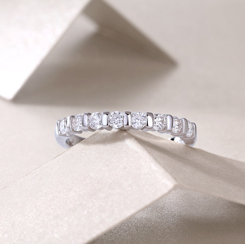 Moissanit Ring / Verlobungsring / Silberring mit 0.48 Karat VVS1 Reinheit und Farbgrad D im Brilliantschliff in rhodiniertem 925 Sterlingsilber.