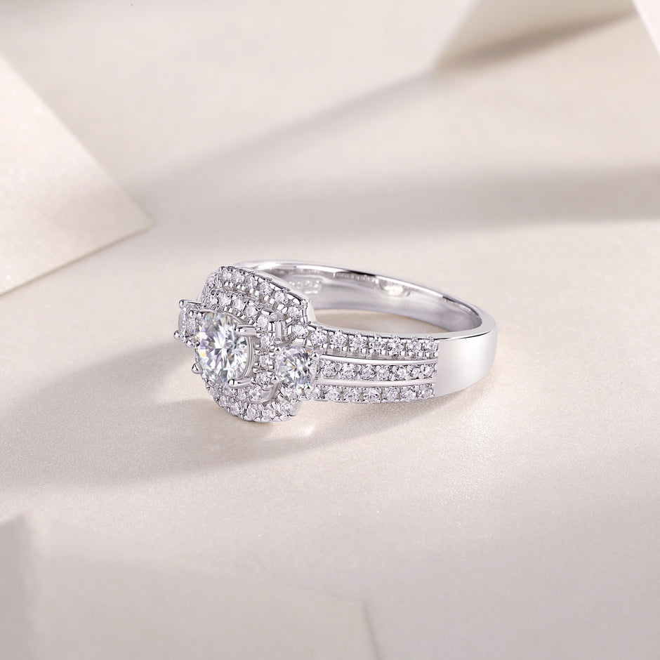 Moissanit Ring / Verlobungsring / Silberring mit 1.58 Karat VVS1 Reinheit und Farbgrad D im Brilliantschliff in rhodiniertem 925 Sterlingsilber.