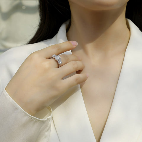 Moissanit Ring / Verlobungsring / Silberring mit 1.2 Karat VVS1 Reinheit und Farbgrad D im Brilliantschliff in rhodiniertem 925 Sterlingsilber.