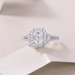Moissanit Ring / Verlobungsring / Silberring mit 1 Karat VVS1 Reinheit und Farbgrad D im Baguette Schliff in rhodiniertem 925 Sterlingsilber.