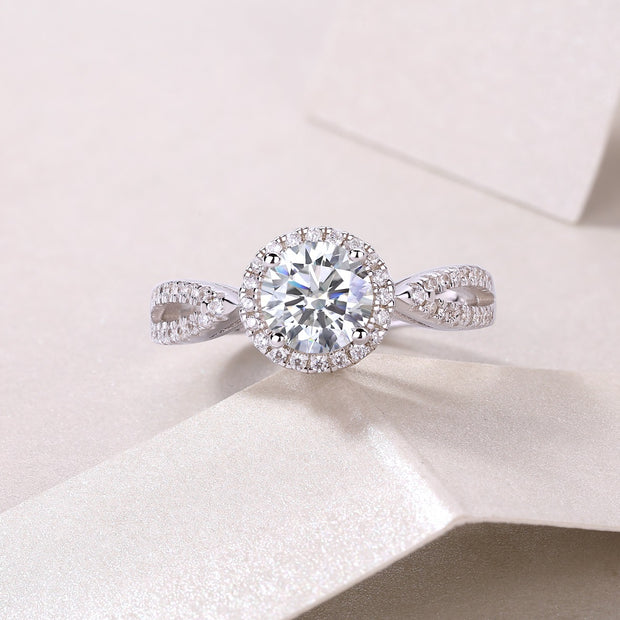 Moissanit Ring / Verlobungsring / Silberring mit 1 Karat VVS1 Reinheit und Farbgrad D im Brilliantschliff in rhodiniertem 925 Sterlingsilber.