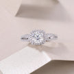 Moissanit Ring / Verlobungsring / Silberring mit 1.62 Karat VVS1 Reinheit und Farbgrad D im Brilliantschliff in rhodiniertem 925 Sterlingsilber.