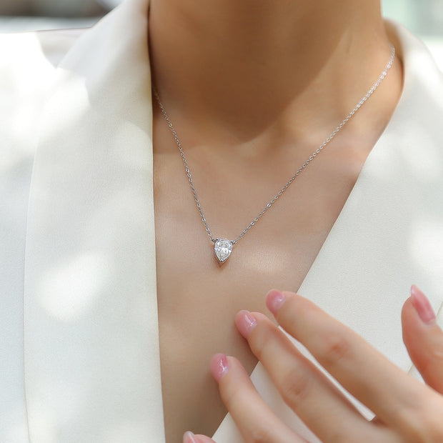 Moissanit Halskette 2 Karat in VVS-Reinheit und Farbgrad D in Tropfen Schliff - rhodinierte  Anhänger mit eleganter  Kette aus 925er Silber