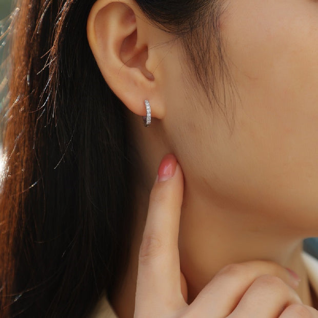 Elegante Moissanit Creolen mit 0.21 Karat in höchster VVS1-Reinheit und edlem D-Farbgrad aus rhodiniertem 925 Silber