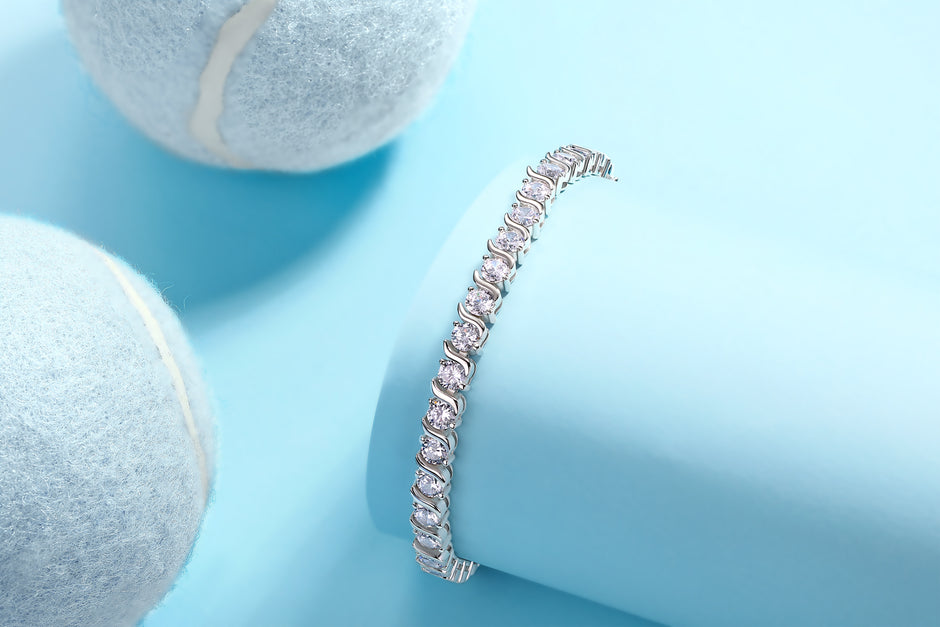Moissanit Tennis Armband mit 10.8 Karat VVS1 Reinheit und D Farbgrad aus rhodiniertem 925 Silber (18 cm)